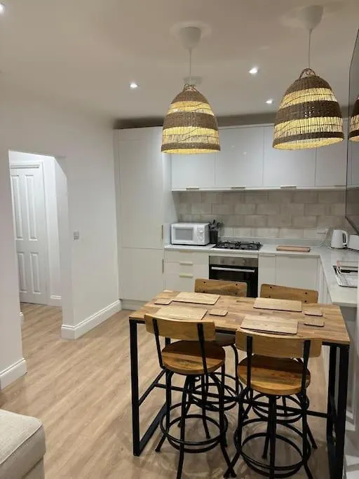 Pier House - Luxury Seafront, Newly Renovated! Apartment Brighton