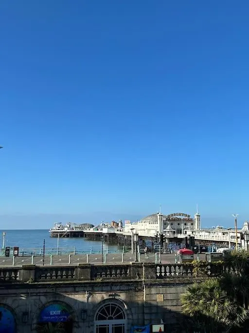 Pier House - Luxury Seafront, Newly Renovated! Apartment Brighton