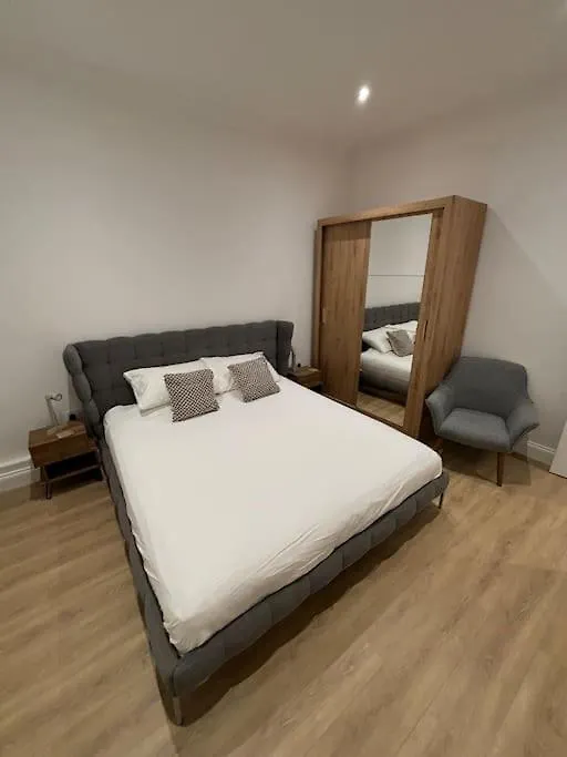 Pier House - Luxury Seafront, Newly Renovated! Apartment Brighton