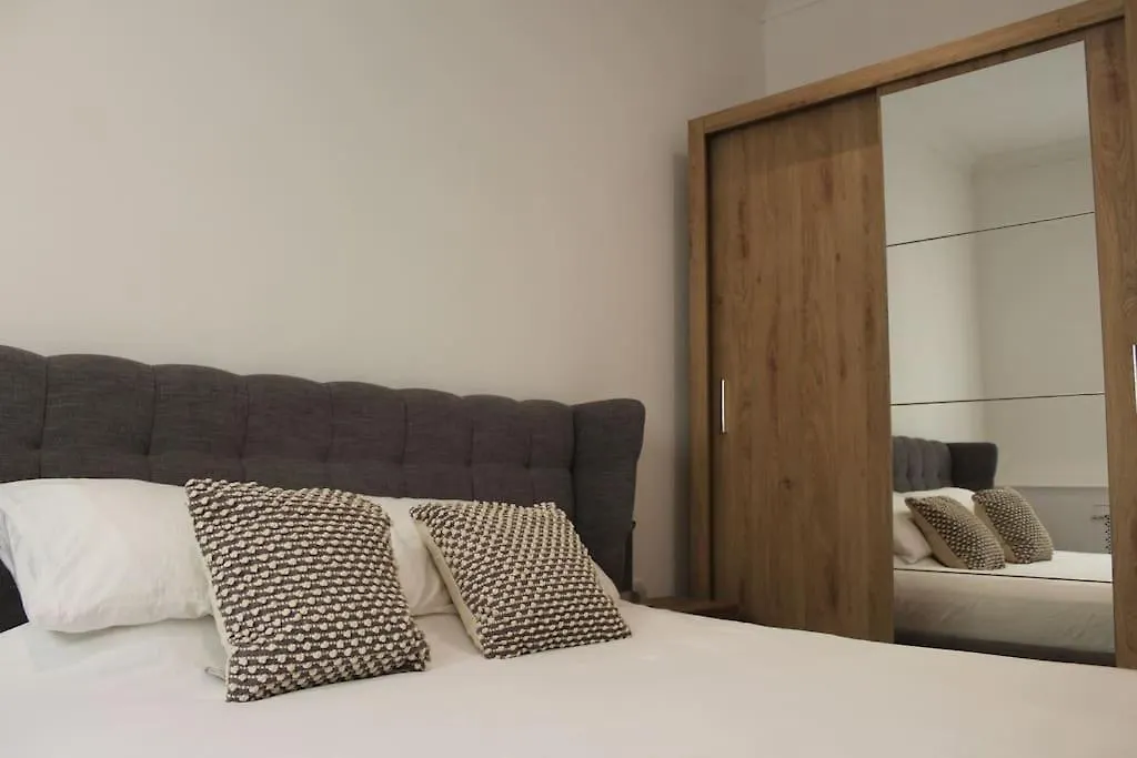 Pier House - Luxury Seafront, Newly Renovated! Apartment Brighton